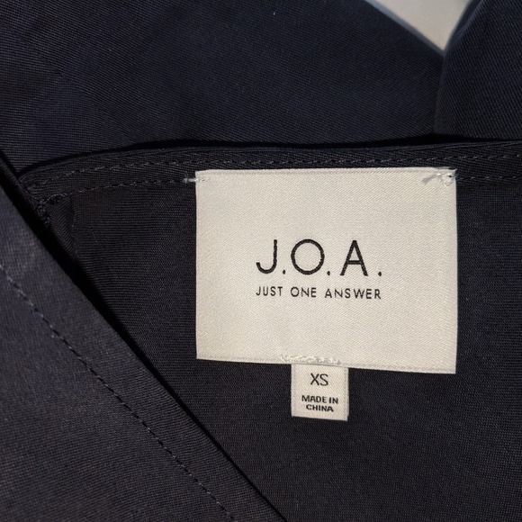 J.O.A. Women's Crew Neck Short Top w/ Tie Details - Picture 4 of 5